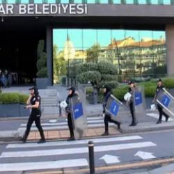 &Uuml;sk&uuml;dar&rsquo;da usuls&uuml;zl&uuml;k operasyonu: 2 başkan yardımcısı g&ouml;zaltında