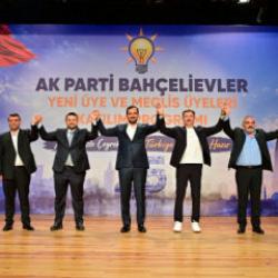 Bah&ccedil;elievler'de dengeler değişti! 3 meclis &uuml;yesi CHP'den AK Parti'ye ge&ccedil;ti