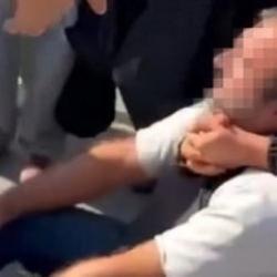 2 kız &ccedil;ocuğunun etek altı g&ouml;r&uuml;nt&uuml;lerini &ccedil;ektiği iddia edilen ş&uuml;pheli polise teslim edildi