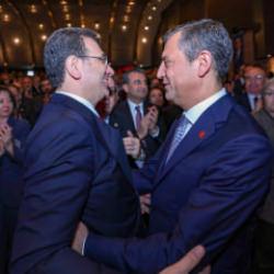 Ekrem İmamoğlu'nun pabucunu dama attı: &Ouml;zg&uuml;r &Ouml;zel yeni adayını a&ccedil;ıkladı