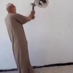 Esed zulm&uuml;nden ka&ccedil;arken saklamıştı: Gizli k&uuml;t&uuml;phane yıllar sonra g&uuml;n y&uuml;z&uuml;ne &ccedil;ıktı!