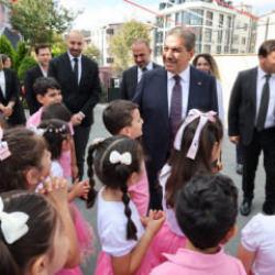 Esenler Belediyesi'nde geri d&ouml;n&uuml;ş&uuml;mden eğitime 8,5 milyon defter