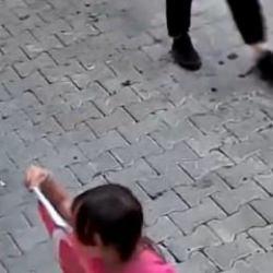 Giresun'da 7 yaşındaki Nehir'in bayrak sevgisi kamerada