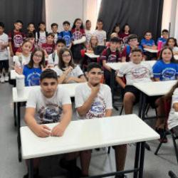G&ouml;renler g&ouml;zlerine inanamıyor: 27 &ccedil;ift ikiz aynı okulda