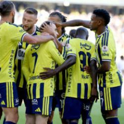 Kanarya evinde Ey&uuml;pspor'a patladı! Fenerbah&ccedil;e'den 8-0'lık tarihi skor
