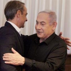 Netanyahu kucaklaşması Atina&rsquo;yı b&ouml;ld&uuml;: &ldquo;D&uuml;nya dışlıyor, siz sarılıyorsunuz&rdquo;