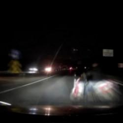 Motosiklet s&uuml;r&uuml;c&uuml;s&uuml;n&uuml;n &ouml;ld&uuml;ğ&uuml; kaza kamerada