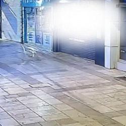 Etek giyip kurşun yağdırdılar: İş yerini basan saldırganlara film gibi operasyoN