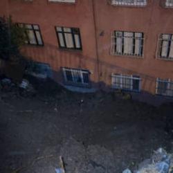 Ey&uuml;psultan'da yağış sonrası toprak kayması! 25 kişi tahliye edildi