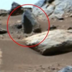 Bilim d&uuml;nyasını ikiye b&ouml;len fotoğraf: Mars'taki antik yazılar neyi işaret ediyor?