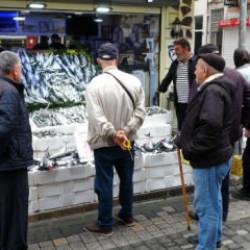 Fiyatı g&ouml;ren şok olup, sıraya girdi! 50 liraya kadar d&uuml;şt&uuml;! Vatandaşlar 20'şer tane alıyor