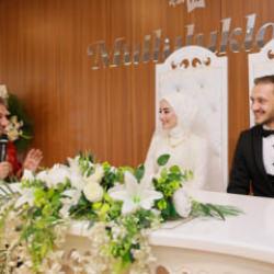 Esenler'de evlenen &ccedil;iftlere &uuml;cretsiz oldu