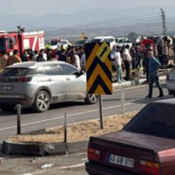  MHP'li milletvekili ve il başkanının konvoyunda kaza: 1 &ouml;l&uuml;, 4 yaralı