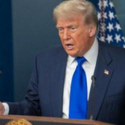 Trump'tan petrol a&ccedil;ıklaması: 'İnanılmaz' diye duyurdu