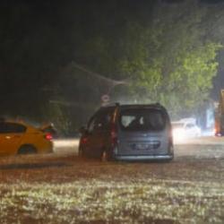 &Uuml;mraniye'de ara&ccedil;lar suya g&ouml;m&uuml;lm&uuml;şt&uuml;: Başkan Yıldırım&rsquo;dan Haber7&rsquo;ye &ouml;zel a&ccedil;ıklama!