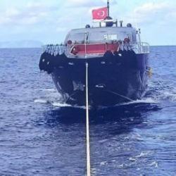 Dat&ccedil;a a&ccedil;ıklarında s&uuml;r&uuml;klenen tekne kurtarıldı