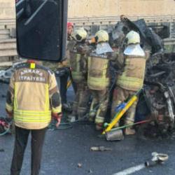 Ankara'da korkun&ccedil; kaza! S&uuml;r&uuml;c&uuml; yanarak hayatını kaybetti 