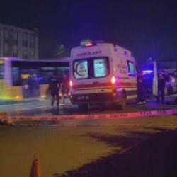 K&uuml;&ccedil;&uuml;k&ccedil;ekmece'de feci kaza! &Ouml;l&uuml; ve yaralı var