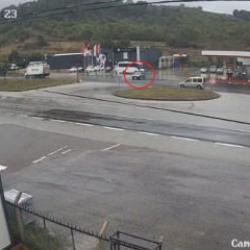 Yalova'da feci kaza: İkiye b&ouml;l&uuml;nen otomobilin s&uuml;r&uuml;c&uuml;s&uuml; hayatını kaybetti