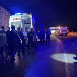 Hakkari'de minib&uuml;s dereye u&ccedil;tu! 24 kişi yaralandı