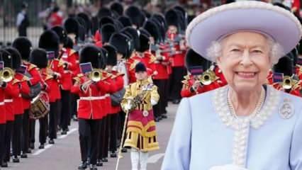  Kraliçe II. Elizabeth protestocuların damga vurduğu Platin Jübile
