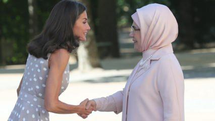 Emine Erdoğan NATO zirvesinde lider eşleriyle bir araya geldi!