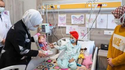 Emine Erdoğan kanserli çocukları ziyaret etti! 