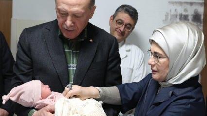 Cumhurbaşkanı Erdoğan ve eşi Emine Erdoğan depremzedeleri ziyaret etti