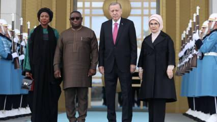 Cumhurbaşkanı Erdoğan ile eşi Emine Erdoğan Sierra Leone Cumhurbaşkanı Bio ve eşi ile görüştü