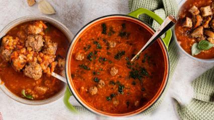 Köfteli mercimek çorbası nasıl yapılır? Lezzeti dillere destan köfteli mercimek çorbası tarifi 