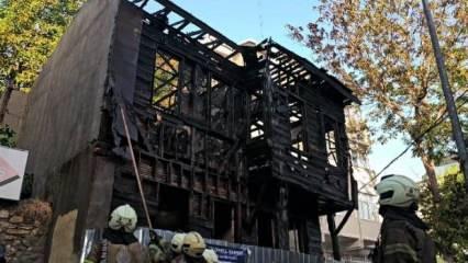  Fatih'te ahşap bina yangını 