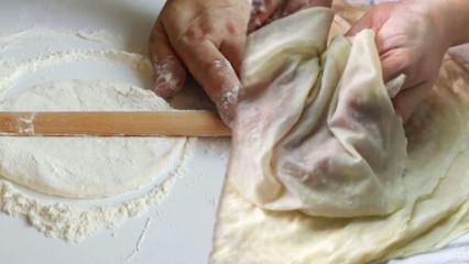 Yırtılmadan çarşaf gibi yufka açmanın sırrı, tek bir malzemede!