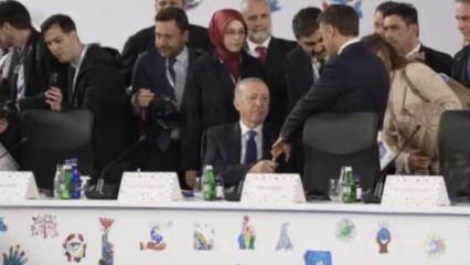 Erdoğan-Macron görüşmesinden dikkat çeken an! Sosyal medyada gündem oldu