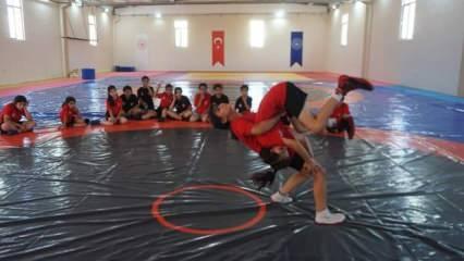 Siirtli güreşçiler turnuvaya 'ambargo' koydu: Madalya bırakmadılar