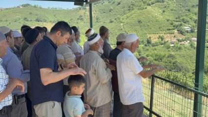 Köylüleri endişe kapladı! Meydanda toplanıp dua ettiler