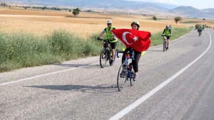 Bisiklet tutkunları Konya Büyükşehir'in oluşturduğu tarihi rotada pedal çevirdi