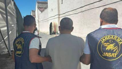 41 yıl hapis cezasıyla aranıyordu: Saklandığı yerde yakalandı!