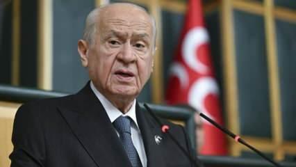 Bahçeli'den 15 Temmuz mesajı: Hainlerin başı ezildi!