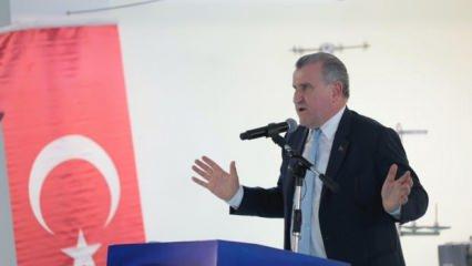 Bakan Bak, 15 Temmuz şehitlerini andı
