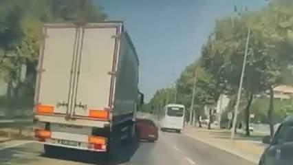 Bursa’da şok kaza: Otomobil, az kalsın tırın altına giriyordu 