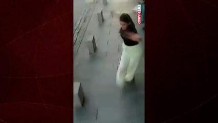 Herkes kaçarken o bebeğine koştu! Balıkesir'deki deprem anı kamerada
