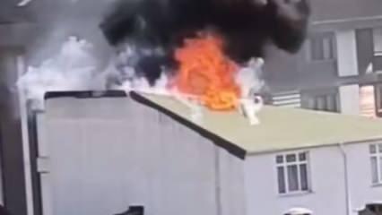 Arnavutköy’de 5 katlı binanın çatısında çıkan yangın söndürüldü