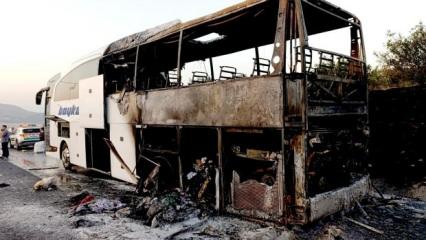 Gaziantep’te seyir halindeyken yanan yolcu otobüsü küle döndü