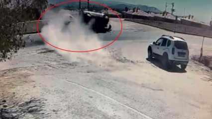 Hatay'da feci kaza: Otomobiller kafa kafaya çarpıştı 