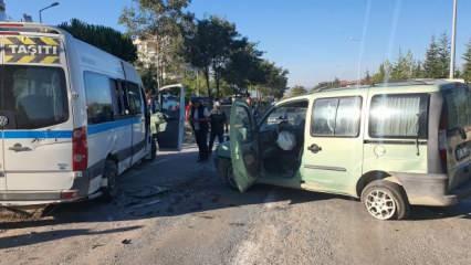 Manisa'da öğrenci servisi kaza yaptı! Yaralılar var!