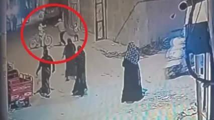 Adana'da sokakta oynayan çocukları sopayla dövdü! O anlar kamerada...