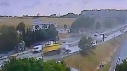 E-5'te hafriyat kamyonu devrildi! Yol trafiğe kapatıldı