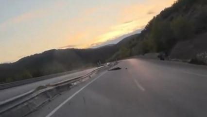 Çanakkale'de feci motor kazası kamerada! Virajı alamadı, defalarca takla attı!
