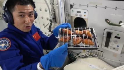 Uzayda ızgara! Çinli taykonotlar et ve tavuk pişirdi! 