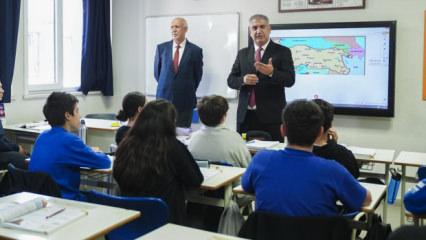 Baba, oğul, kız ve gelini aynı okulda öğretmenlik yapıyor